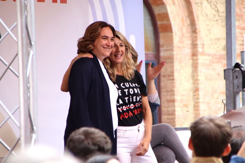Ada Colau, candidata de BComú, y Yolanda Díaz, vicepresidenta segunda del Gobierno